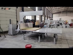 चार मार्गदर्शक पहियों ऊर्ध्वाधर चाकू स्पंज काटने की मशीन के साथ हाथ चल एल्यूमीनियम कार्य तालिका उच्च कट