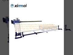 स्पंज बार को डालने के लिए फोम के केंद्र में बोरिंग मशीन ड्रिलिंग, जो पीलिंग मशीन के लिए सिलेंडर फोम को पतले, अनंत लंबे रोल में स्किविंग करती है, पीलिंग प्रोसेसिंग के लिए प्री-मशीन के रूप में